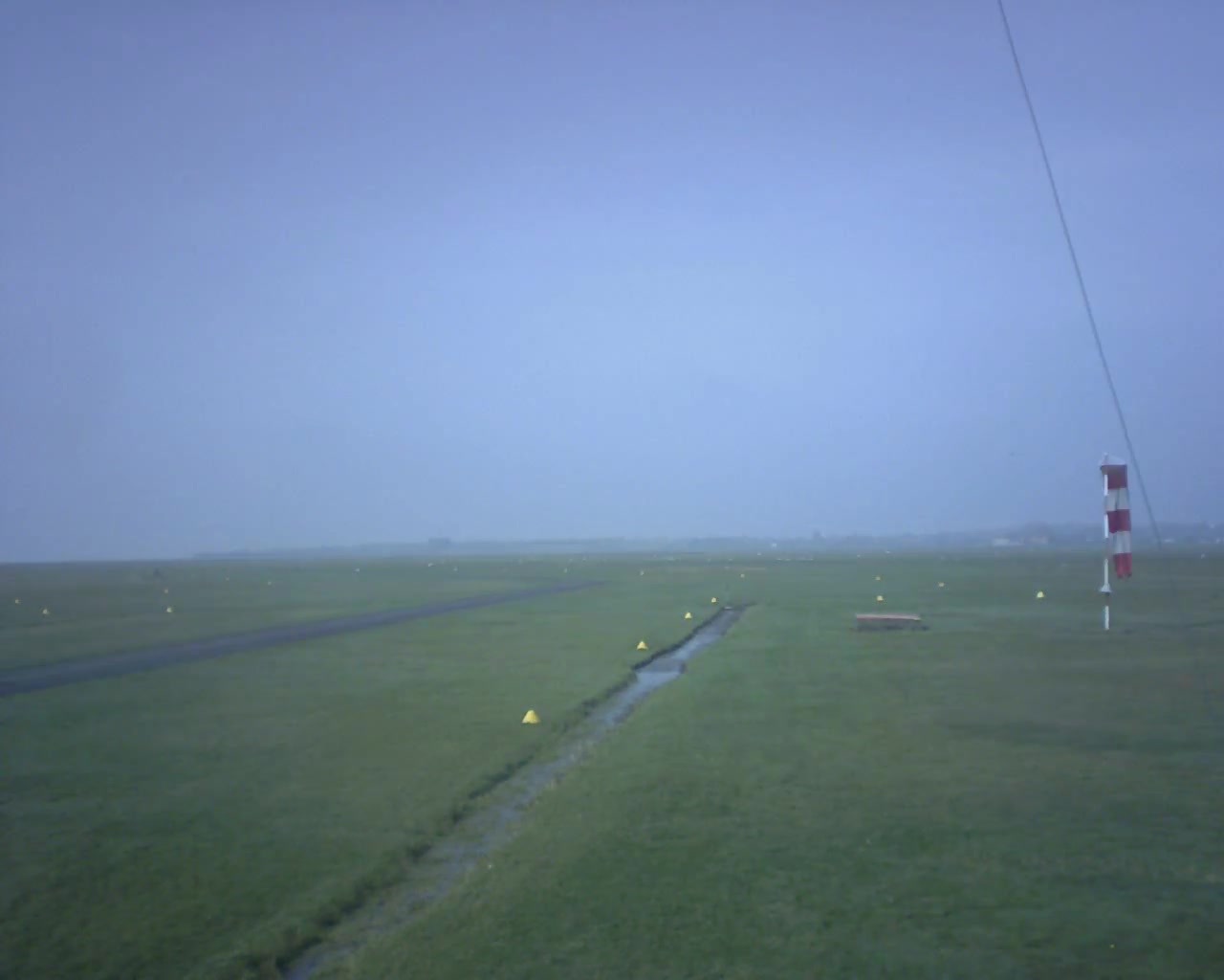 Le Val-Saint-Pere › West: Aerodrome Avranches Val-Saint-Père